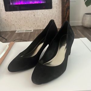 Brand new Black Ralph Lauren hala pumps
